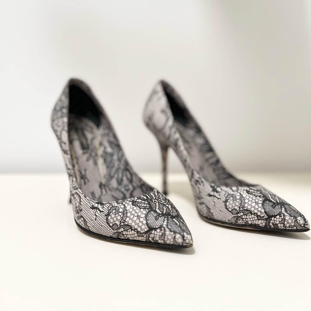 GORGEOUS DOLCE & GABBANA BLACK CHANTILLY LACE PRINTED LEATHER POINTED TOE PUMPS‎ - Picture 4 of 12